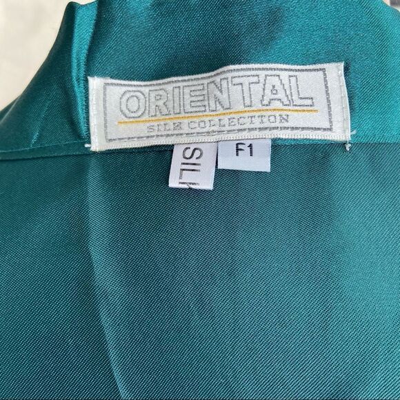 Oriental Silk Collection dressing gown medium ‘embroidered dragon.  0084 - Picture 6 of 6